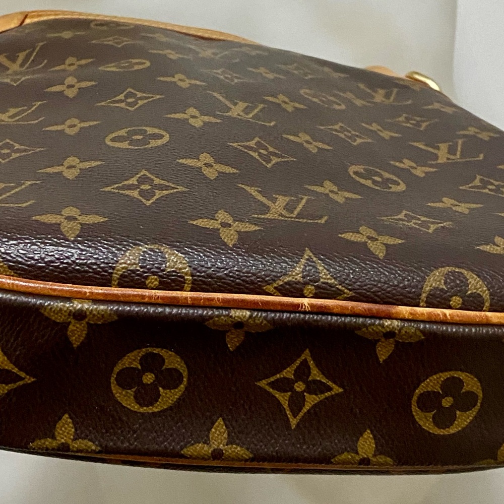 Louis Vuitton Odeon PM Monogram Crossbody Bag - Picture 13 of 16